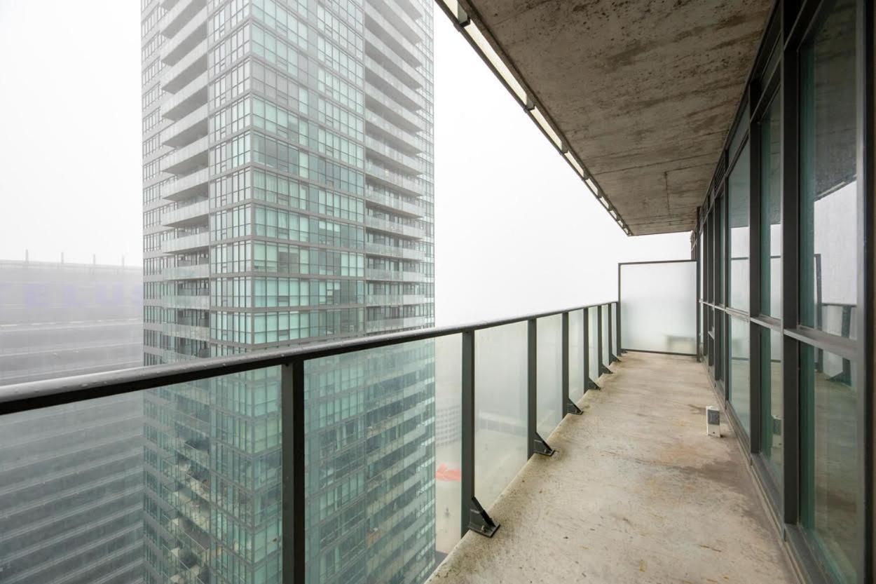 Skyline Elegance Condo Toronto Luaran gambar